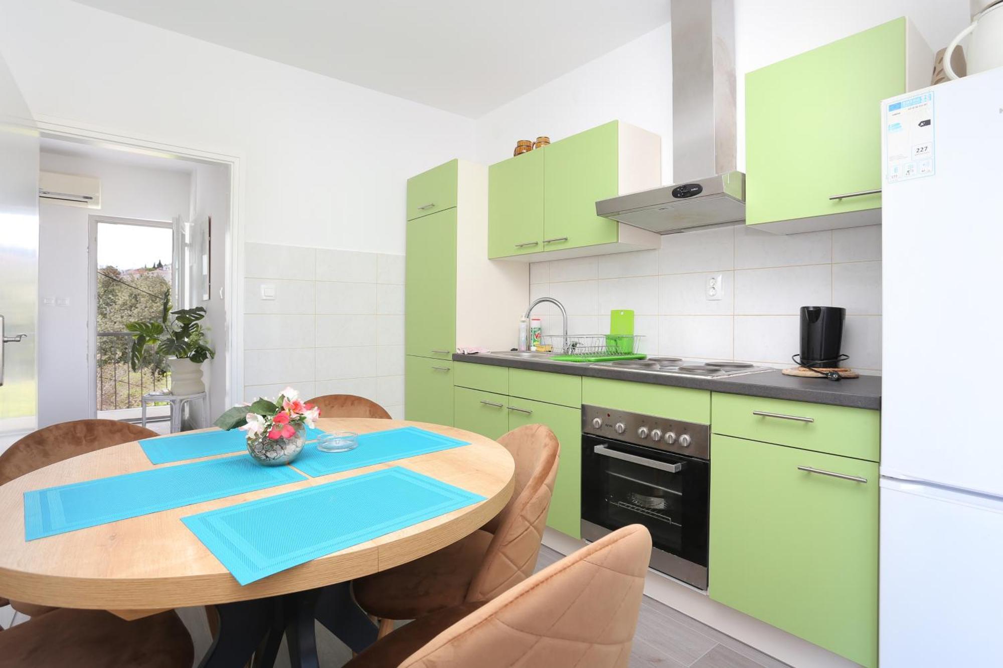 Apartma Apartments With A Parking Space Slatine, Ciovo - 2566 *