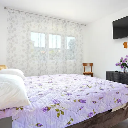 Apartments With A Parking Space Slatine, Ciovo - 2566 Room photo
