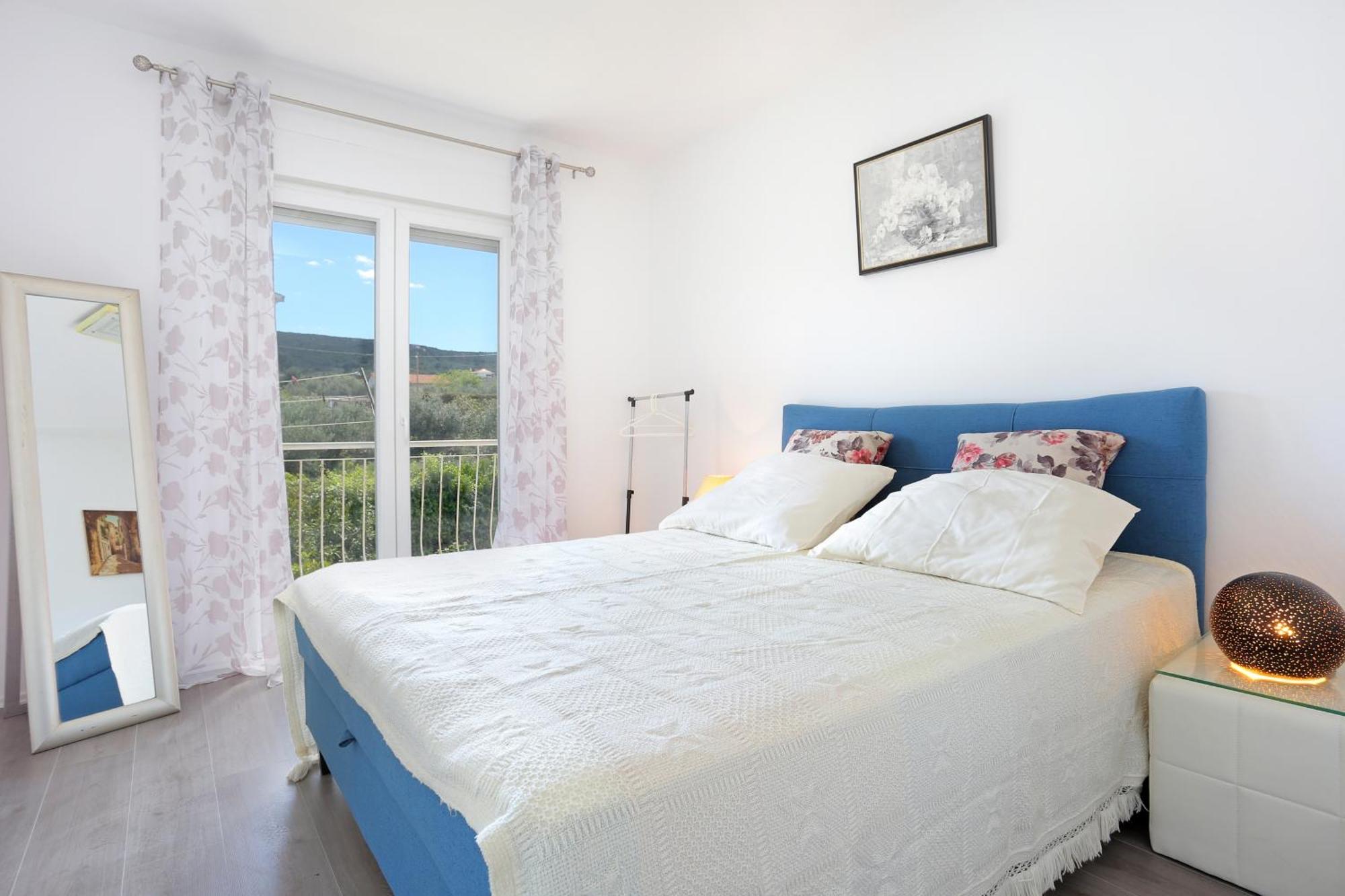 Apartment Apartments With A Parking Space Slatine, Ciovo - 2566